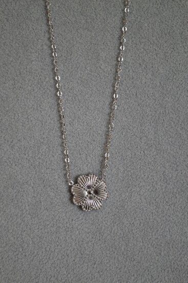 Necklace flower silver